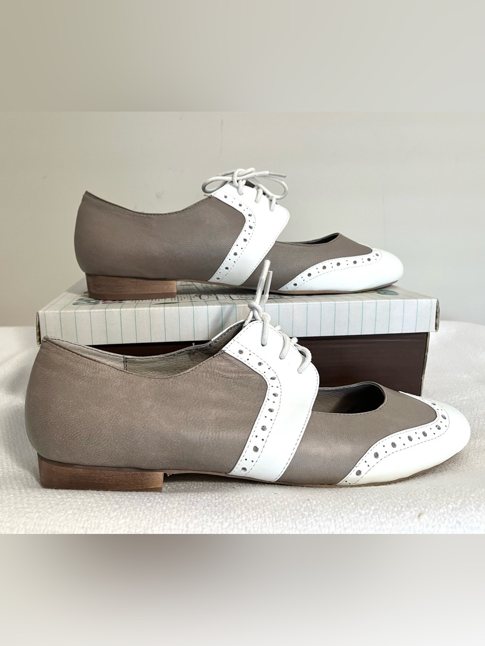 12M Jeffrey Campbell lace up spectator
